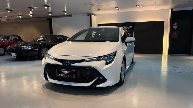 Usata Toyota Corolla Active 153 CV (112 kW) 2021 Bianco Berlina