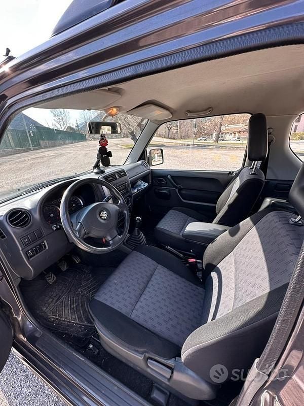 Usata Suzuki Jimny 95 CV (69 kW) 2009 Grigio SUV