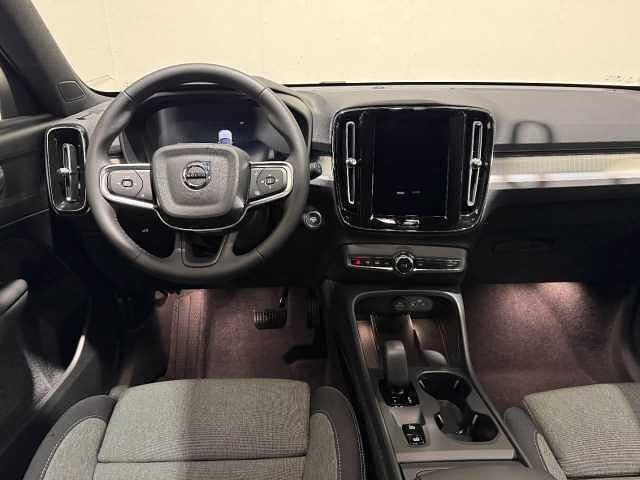 Usata Volvo XC40 Core 163 CV (119 kW) 2025 Silver dawn SUV