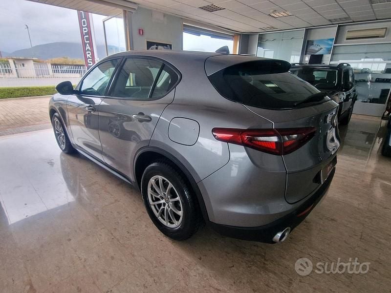 Usata Alfa Romeo Stelvio 160 CV (117 kW) 2021 Grigio SUV
