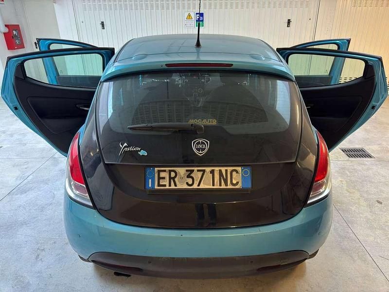 Usata Lancia Ypsilon 69 CV (50 kW) 2013 Blu/azzurro Utilitaria