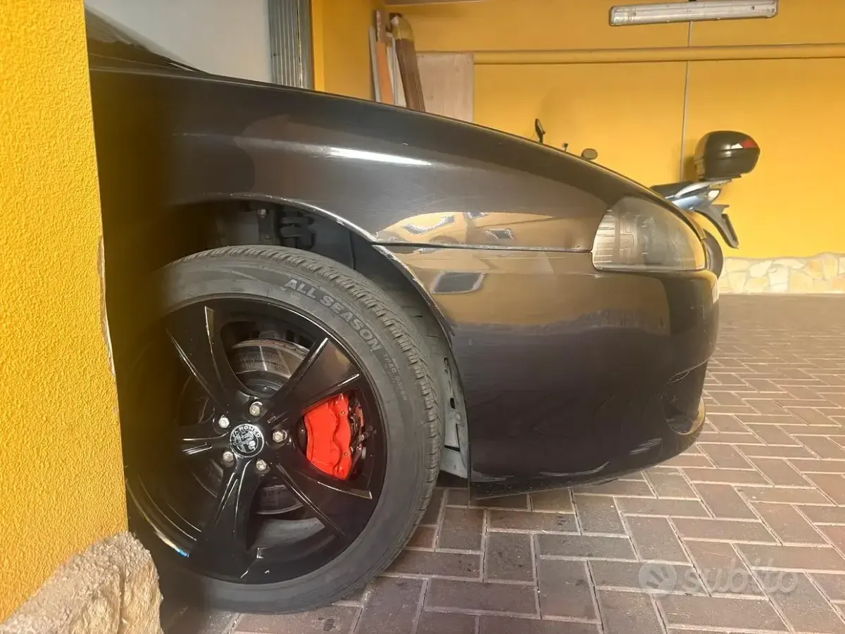 Usata Alfa Romeo 147 120 CV (88 kW) 2007 Nero Utilitaria