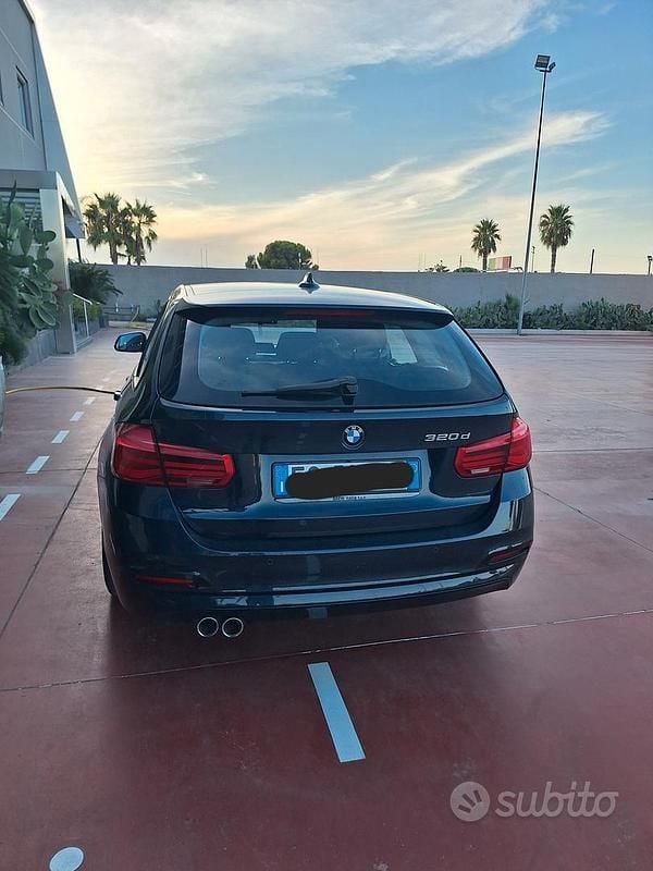 Usata BMW 320 Advantage 190 CV (139 kW) 2016 Blu Station wagon