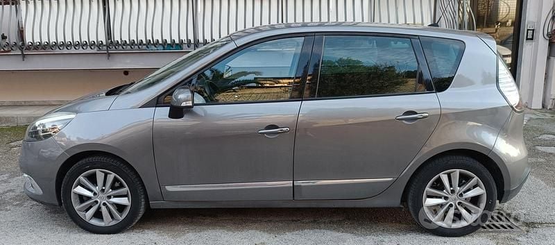 Usata Renault Scénic III XMOD 110 CV (80 kW) 2012 Grigio Monovolume