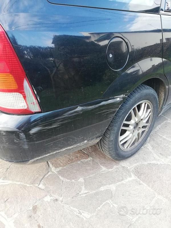 Usata Ford Focus S 101 CV (74 kW) 2000 Nero Station wagon