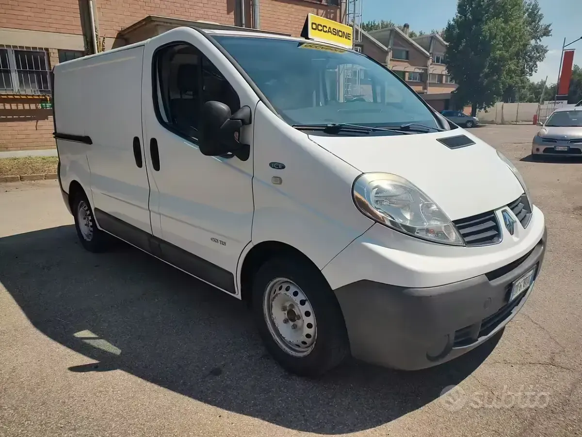 Usata Renault Trafic 114 CV (83 kW) 2009 Bianco Monovolume
