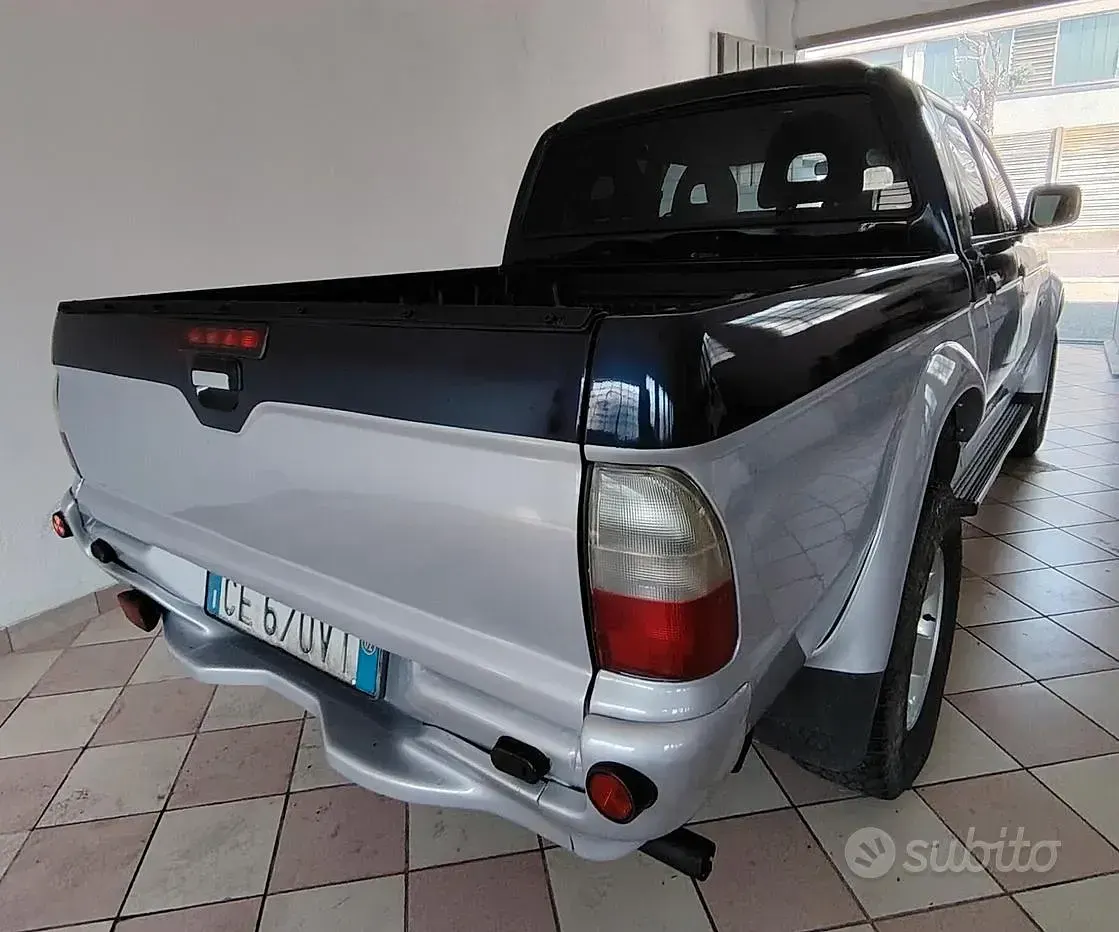 Usata Mitsubishi L200 116 CV (85 kW) 2002 Grigio Pick-up