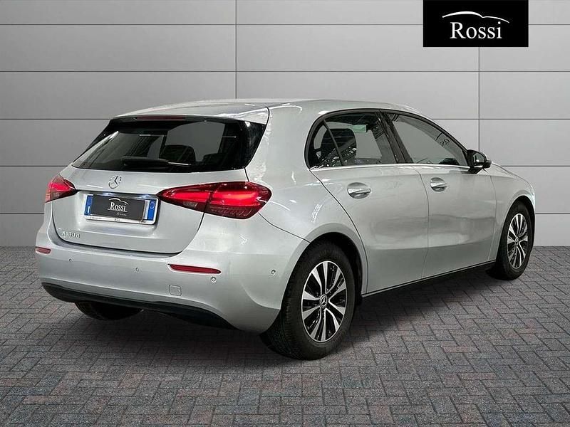 Usata Mercedes A180 Advanced 116 CV (85 kW) 2025 Argento hightech Berlina