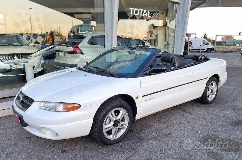 Usata Chrysler Stratus 133 CV (97 kW) 1997 Bianco pastello Cabrio