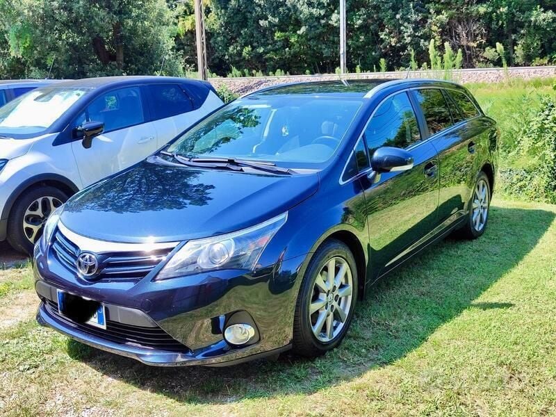 Usata Toyota Avensis 124 CV (91 kW) 2013 Nero Station wagon