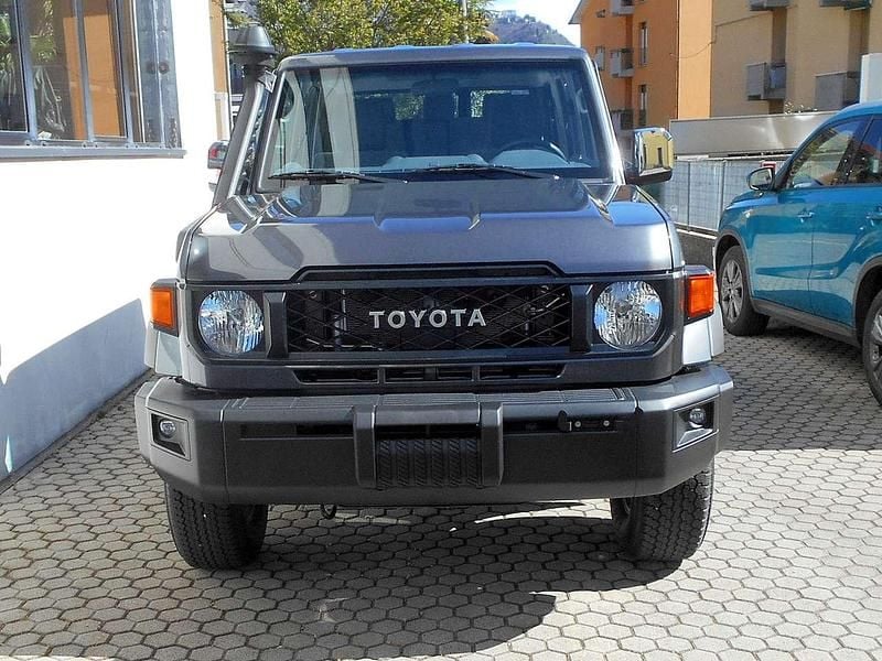 Nuova Toyota Land Cruiser 230 CV (169 kW) 2026 Grigio SUV