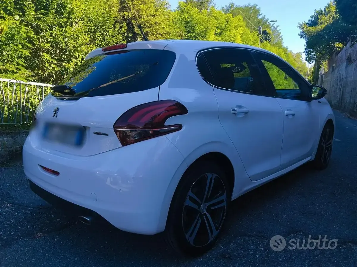 Usata Peugeot 208 GT-line 100 CV (73 kW) 2016 Bianco Utilitaria