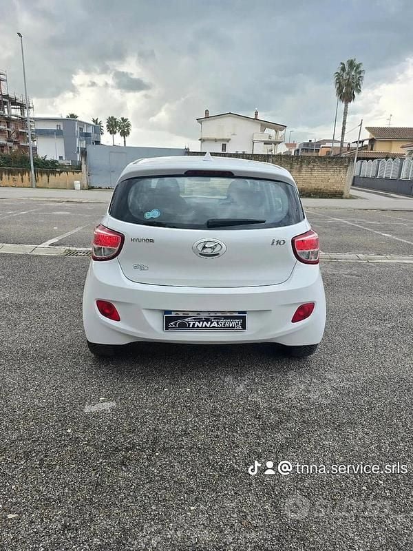 Usata Hyundai i10 Comfort 69 CV (50 kW) 2014 Bianco Utilitaria