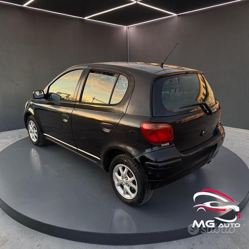 Usata Toyota Yaris Sol 87 CV (63 kW) 2005 Nero Berlina