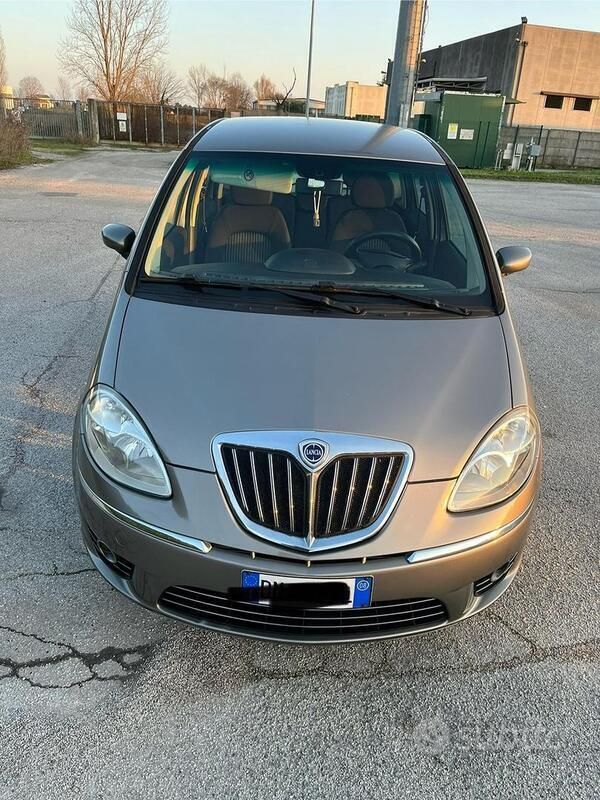 Grigio Usata 2008 Lancia Musa Monovolume | 2300 € (Buon prezzo) - Immagine 1/4