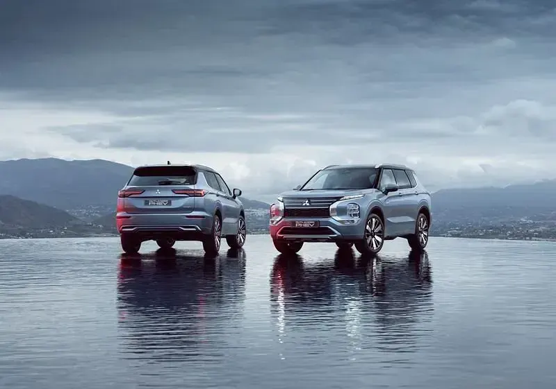 Nuova Mitsubishi Outlander P-HEV Instyle 306 CV (225 kW) 2026 SUV