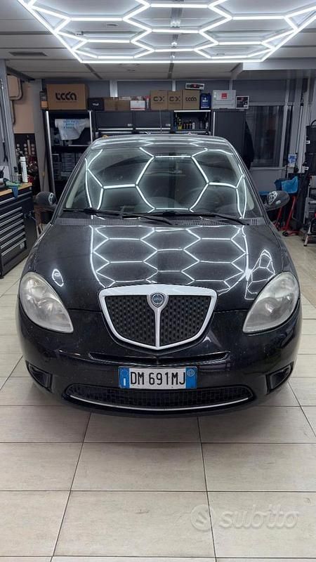 Usado Lancia Ypsilon 60 CV (44 kW) 2008 Negro Utilitario