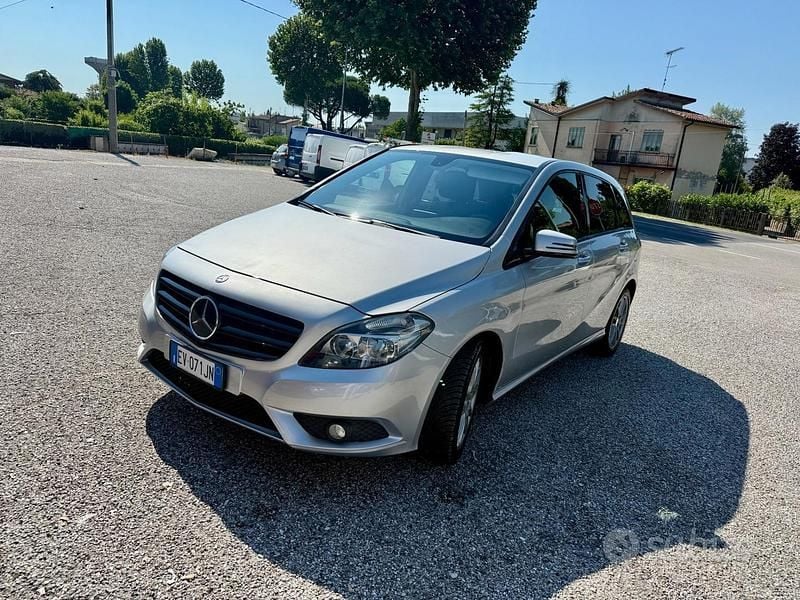Usata Mercedes B180 Premium 109 CV (80 kW) 2014 Grigio Utilitaria
