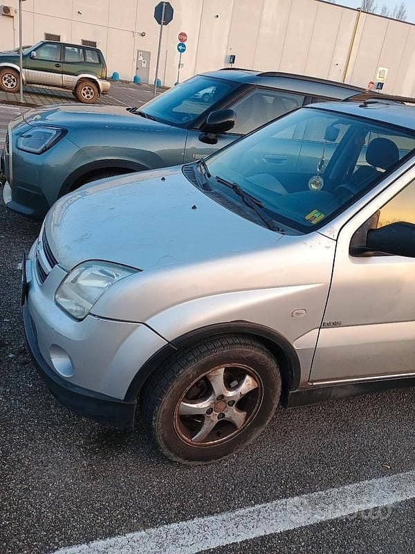 Usata Suzuki Ignis 69 CV (50 kW) 2005 Grigio Monovolume