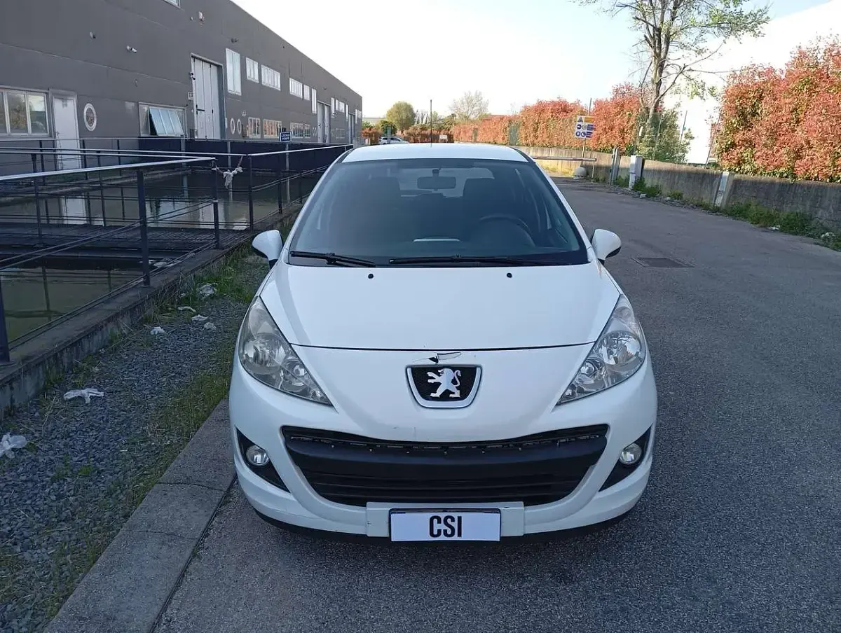 Usata Peugeot 207 Business-Line 70 CV (51 kW) 2012 Bianco Berlina
