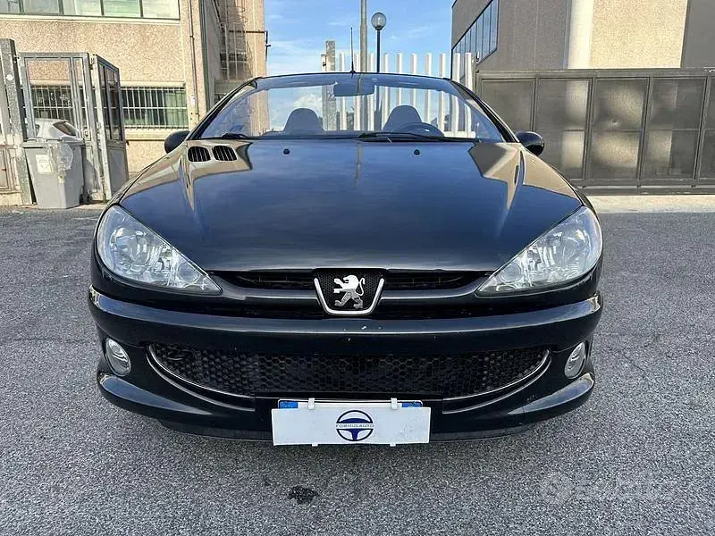 Usata Peugeot 206 CC Quiksilver 109 CV (80 kW) 2006 Nero Cabrio