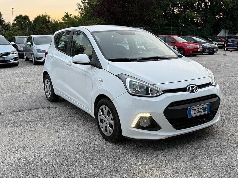 Usata Hyundai i10 Comfort 66 CV (48 kW) 2016 Bianco Utilitaria