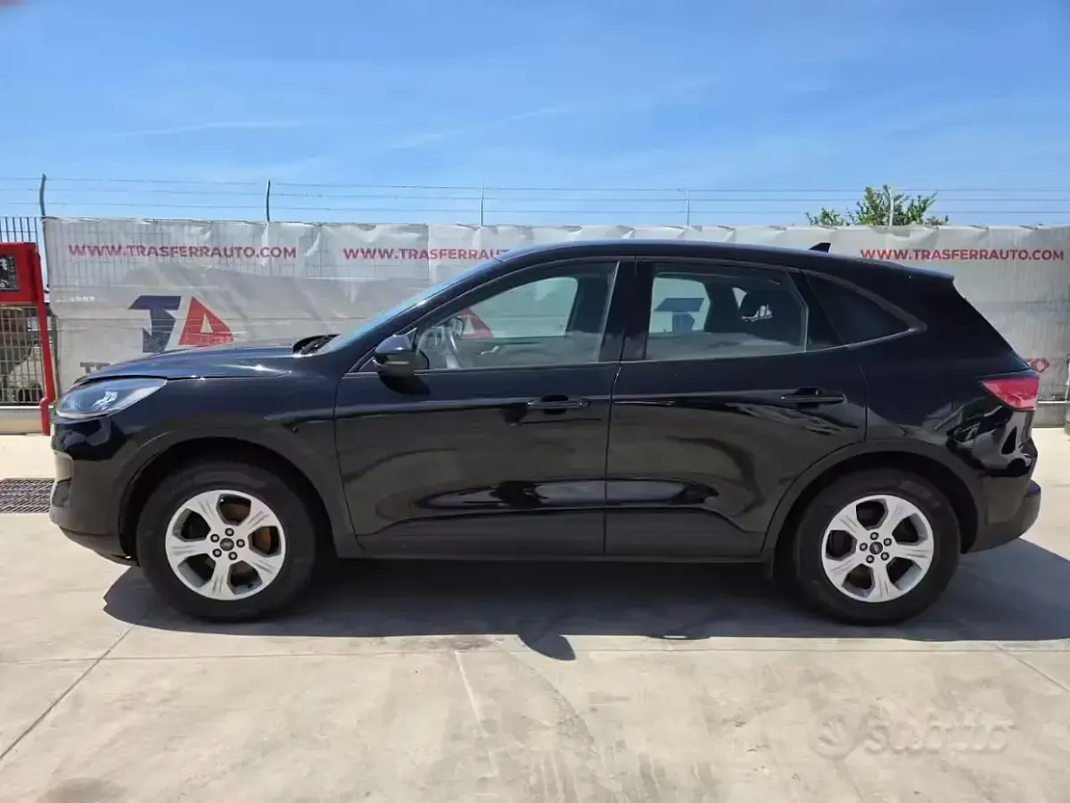 Usata Ford Kuga 120 CV (88 kW) 2022 Nero SUV