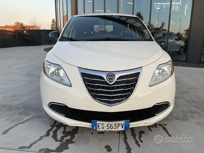 Usata Lancia Ypsilon Gold 69 CV (50 kW) 2013 Bianco Utilitaria