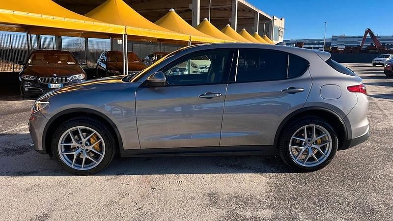 Usata Alfa Romeo Stelvio Executive 210 CV (154 kW) 2017 Grigio SUV