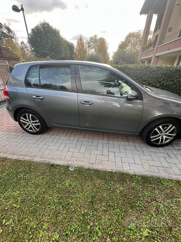 Grigio Usata 2009 VW Golf VI Tre volumi | 9000 € - Immagine 1/4
