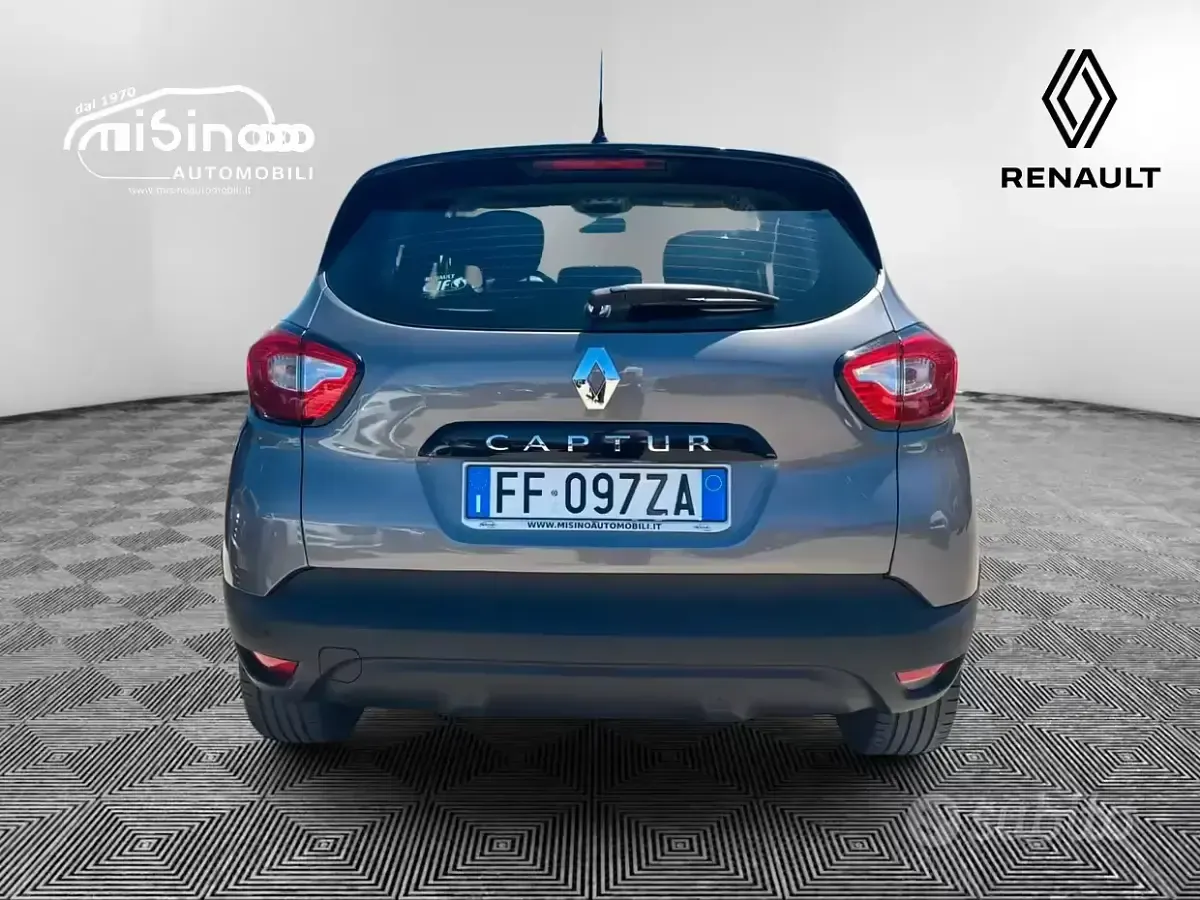 Usata Renault Captur Zen 90 CV (66 kW) 2016 Grigio SUV