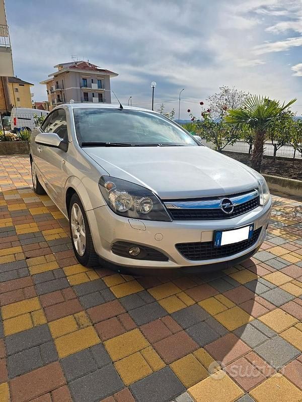 Grigio Usata 2008 Opel Astra Cabriolet Cabrio | 5500 € - Immagine 1/4