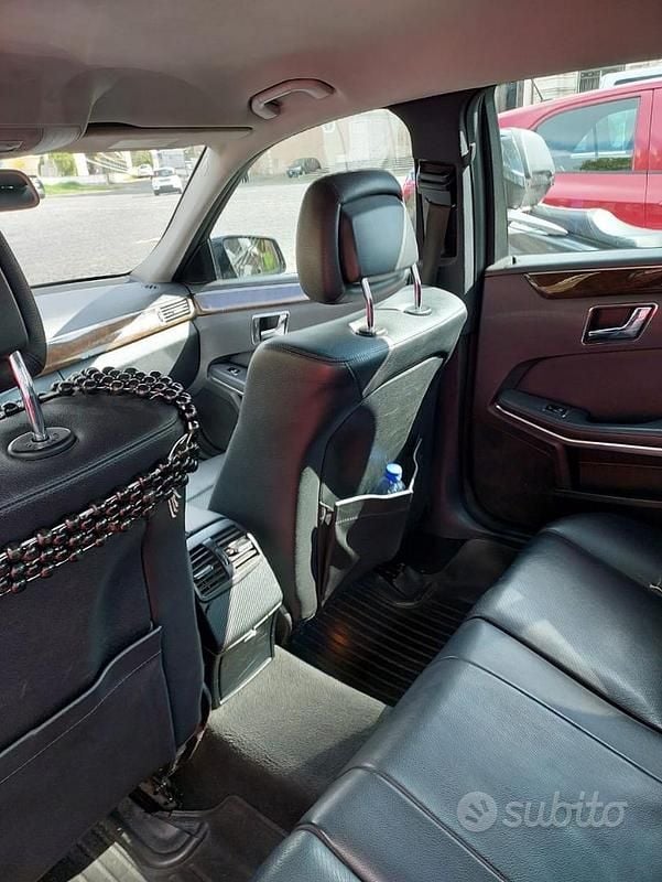 Usata Mercedes E200 136 CV (100 kW) 2010 Nero Berlina