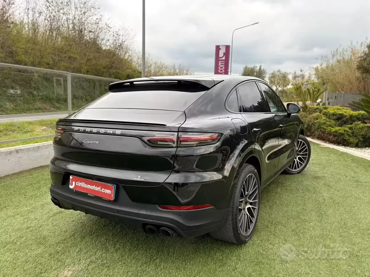 Usata Porsche Cayenne 341 CV (250 kW) 2021 Nero SUV