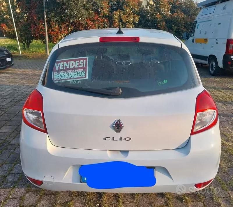 Usata Renault Clio II 75 CV (55 kW) 2010 Berlina