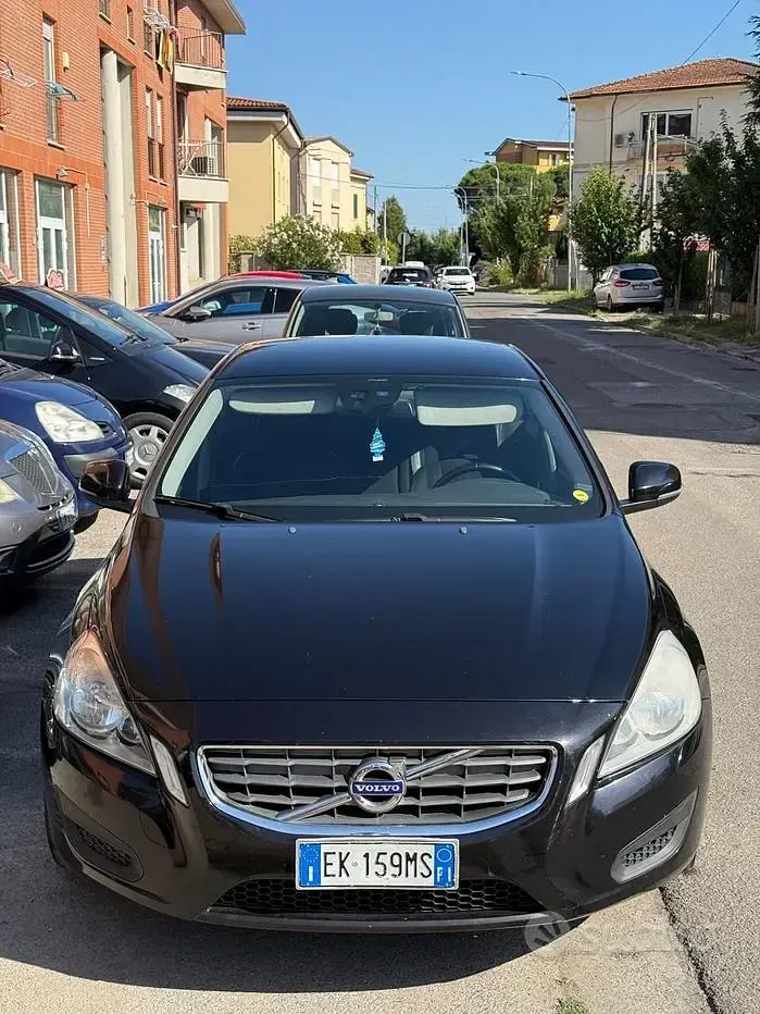 Usata Volvo S60 Momentum 115 CV (84 kW) 2011 Nero Berlina