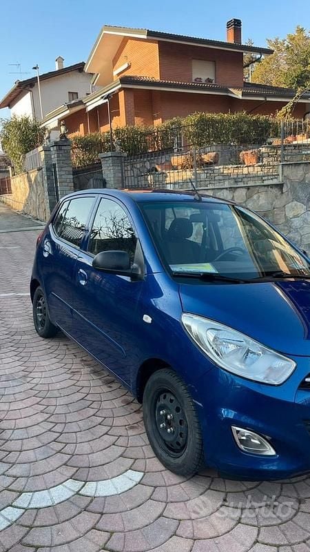 Usata Hyundai i10 Comfort 69 CV (50 kW) 2011 Blu Utilitaria