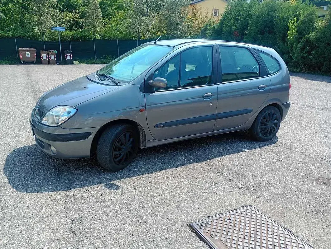 Usata Renault Scénic 107 CV (78 kW) 2001 Monovolume