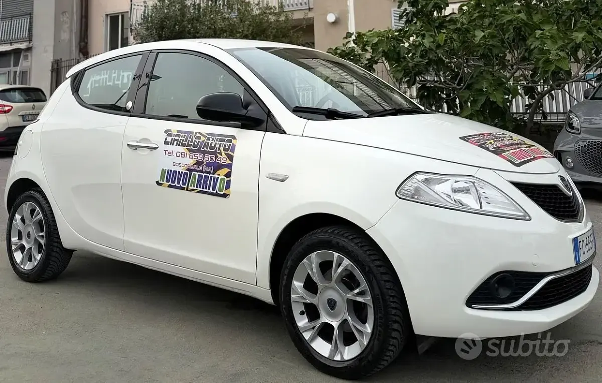 Gebraucht Lancia Ypsilon 69 PS (50 kW) 2016 Weiß Kleinwagen