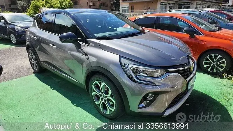 Usata Renault Captur Techno 145 CV (106 kW) 2023 Grigio SUV