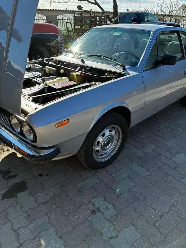 Usata Lancia Beta 102 CV (75 kW) 1981 Argento Berlina
