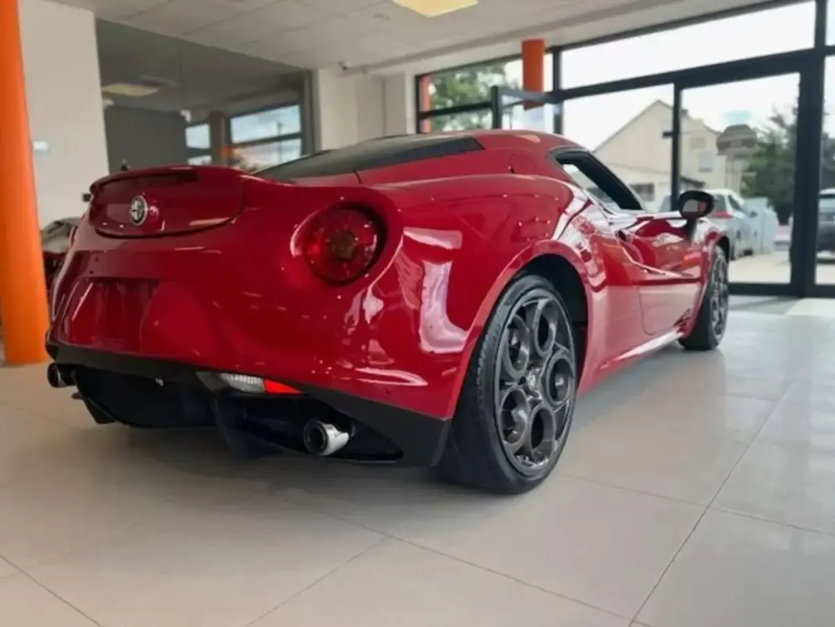 Usata Alfa Romeo 4C 241 CV (177 kW) 2015 Rosso Coupé