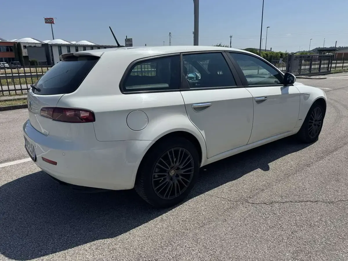 Usata Alfa Romeo 159 Distinctive 170 CV (125 kW) 2011 Bianco Station wagon