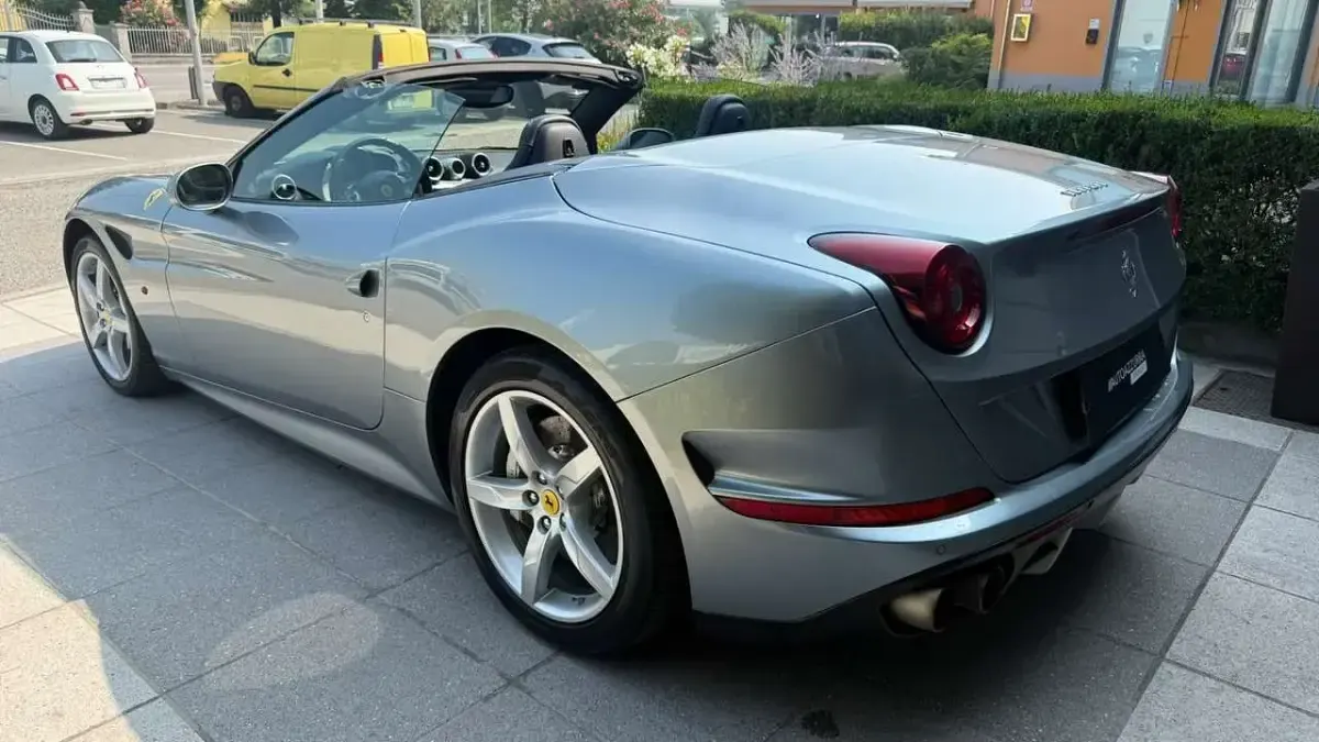 Usata Ferrari California 560 CV (411 kW) 2017 Grigio Cabrio