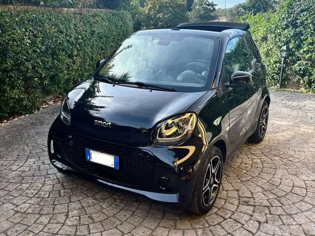 Usata Smart ForTwo Electric Drive 41 kW (56 CV) 2022 Nero Cabrio