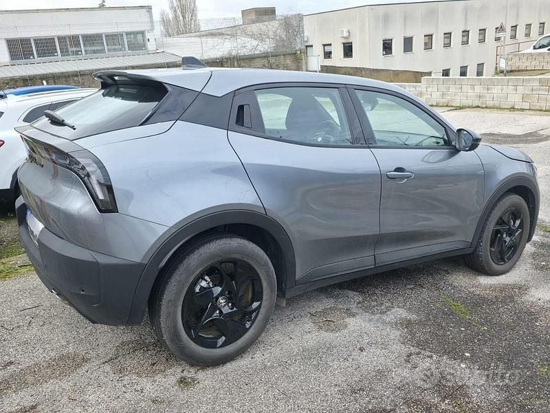 Usata Alfa Romeo Junior 145 CV (106 kW) 2025 Grigio SUV
