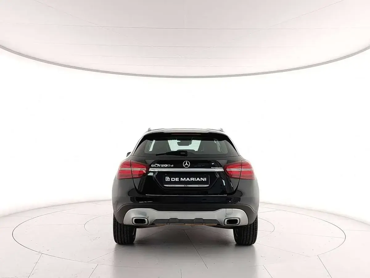 Usata Mercedes GLA200 136 CV (100 kW) 2018 Nero cosmo SUV