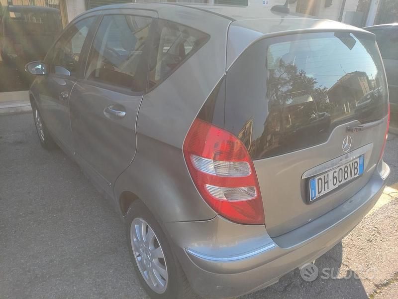 Usata Mercedes A180 Elegance 108 CV (79 kW) 2007 Grigio Berlina