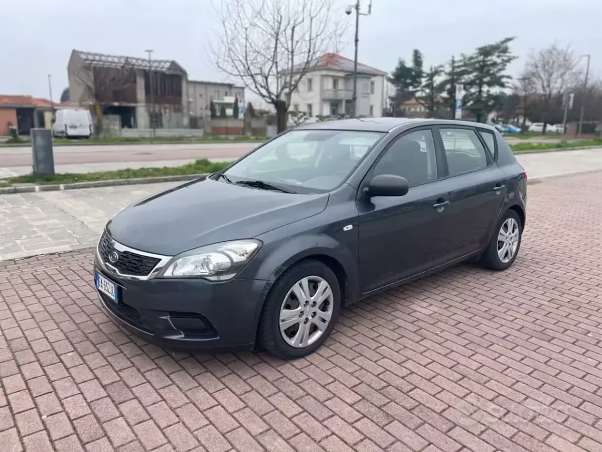 Usata Kia Ceed GT LX 90 CV (66 kW) 2010 Berlina