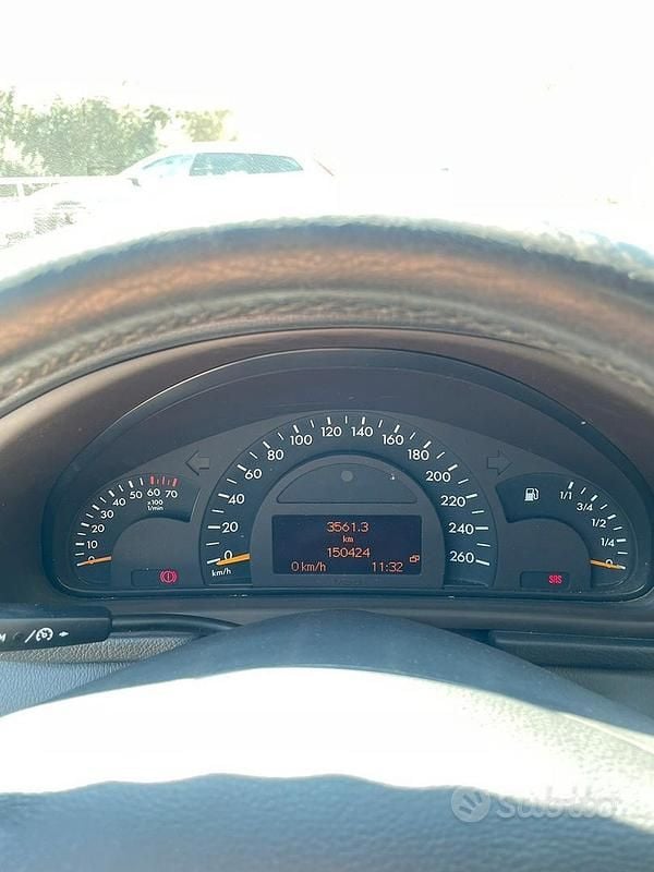 Usata Mercedes C180 Elegance 129 CV (94 kW) 2001 Grigio Berlina